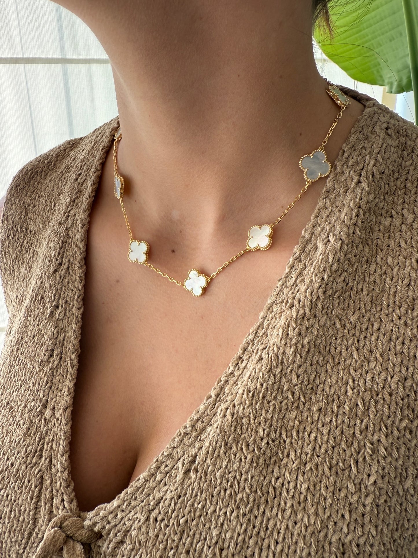 Collar Trébol Piedra Blanca Nacar en Plata 925 enchape Oro amarillo 18k
