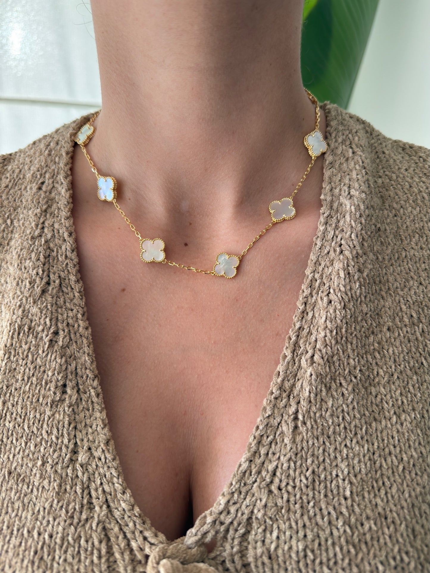 Collar Trébol Piedra Blanca Nacar en Plata 925 enchape Oro amarillo 18k