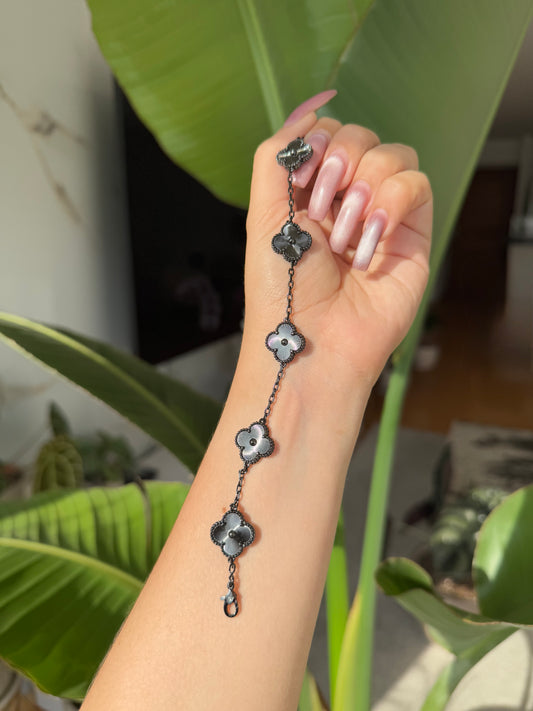 Pulsera Trébol Negra en Plata 925 enchape Oro negro 18k
