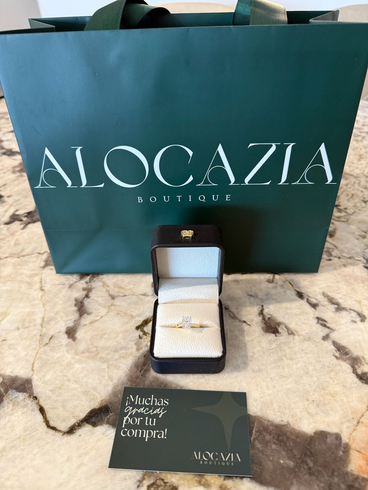 Anillo de promesa ovalado