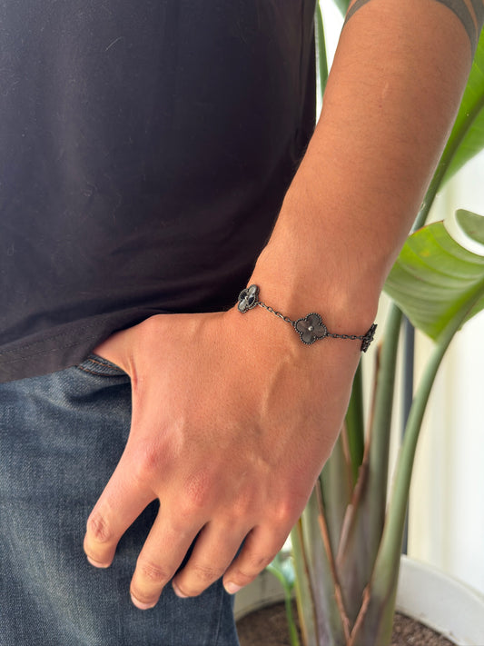 Pulsera Trébol Negra en Plata 925 enchape Oro negro 18k