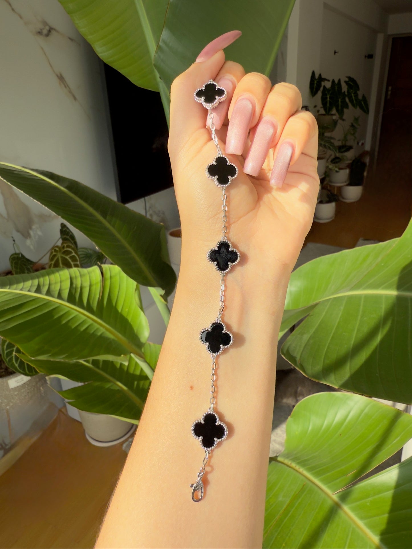Pulsera Trébol Piedra Negra Obsidiana en Plata 925 enchape Oro blanco 18k